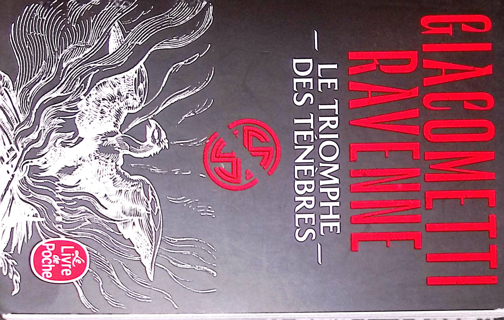 Le triomphe des ténèbres : livres pas cher d'occasion, de seconde main de l'association Lire et Créer