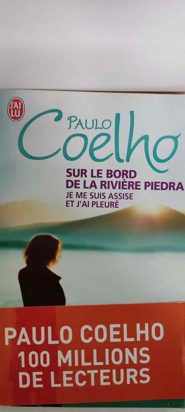 Sur le bord de la rivière PIEDRA , je me suis assise et j'ai pleuré : livres pas cher d'occasion, de seconde main de l'association Lire et Créer